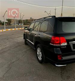 تۆیۆتا لاند کروزەر